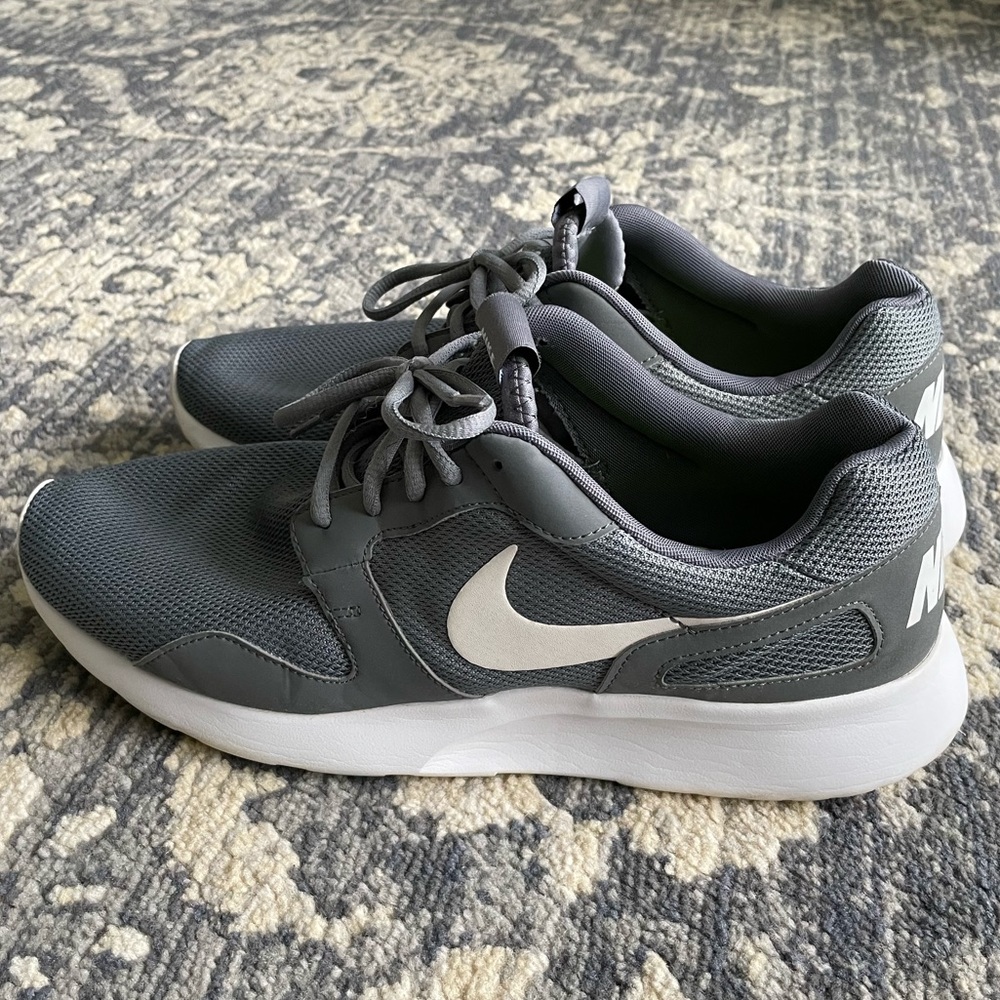 Grey Nike Running Shoes (Men)